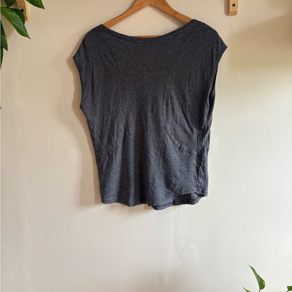 Y2K Guess Off-Shoulder Graphic Tee (Medium) - Picture 4 of 6